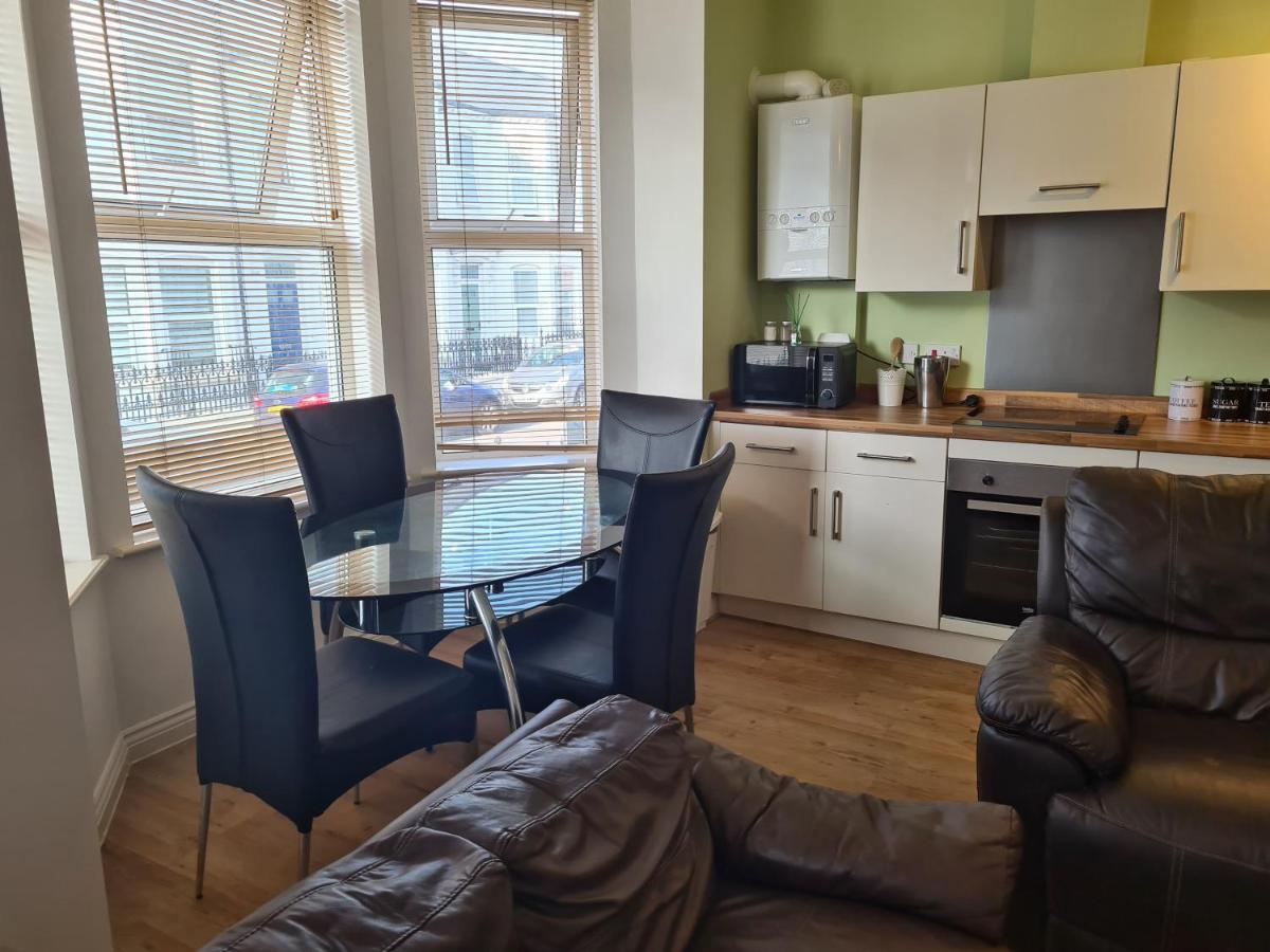 Yarmouth Apartments, Street Permit Parking, Close To Everything, Beach, Pier, Free Wifi Горад Грэйт Ярмут Екстериор снимка